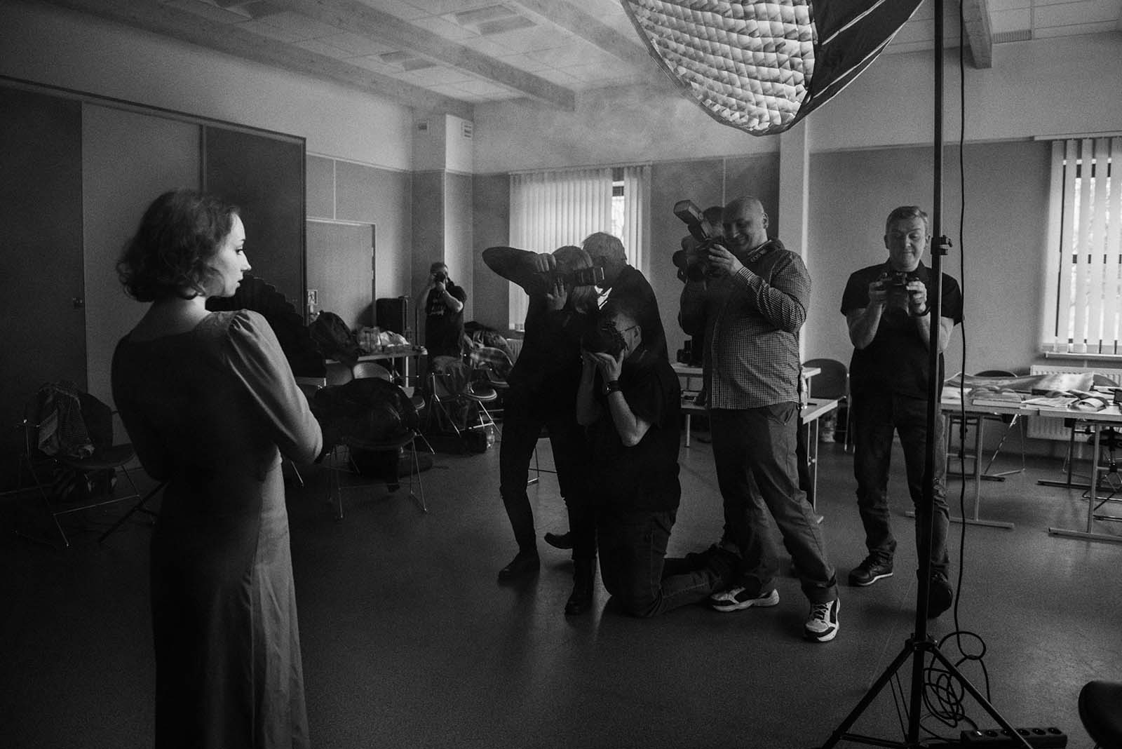 warsztaty "Portret, oświetlenie, kompozycja” MDK Bogucice-Zawodzie w Katowicach Podsumowanie roku 2021 z twórczej działalności Radosława Czapli - fotografia i druk. Giclee, FineArt, druk, fotografia, wystawy, szkolenia i warsztaty. Profesjonalny fotograf.