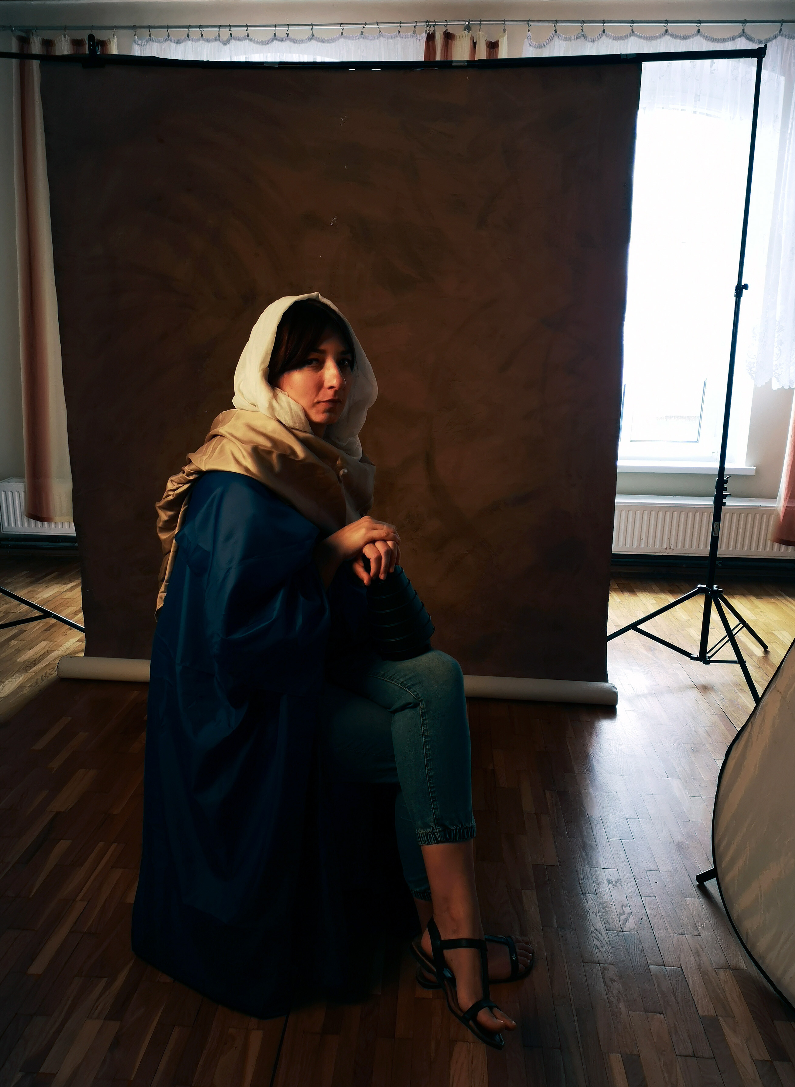 Warsztaty fotograficzne w Katowicach - oświetlenie malarskie - foto z telefonu Warsztaty fotograficzne - oświetlenie malarskie w portrecie, które odbyły się w domu kultury w Katowicach. Prowadzący Radosław Czapla i Karol Małota. Dziękujemy MDK Bogucice-Zawodzie 2023 obsługa lamp studyjnych.