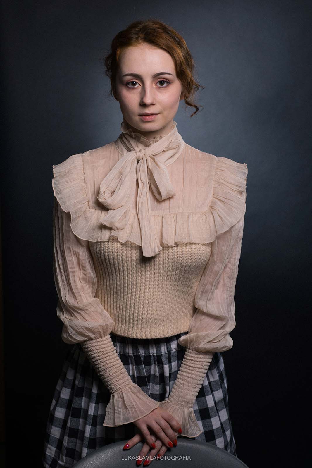 Warsztaty fotograficzne portretowe Radosława Czapli w MDK Bogucice-Zawodzie w Katowicach przy udziale drukFineArt.Pl i Karola Małoty 2021 i 2022 foto. Łukasz Lamla modelka Marlena Suława Warsztaty fotograficzne portretowe Radosława Czapli w MDK Bogucice-Zawodzie w Katowicach przy udziale drukFineArt.Pl i Karola Małoty 2021 i 2022