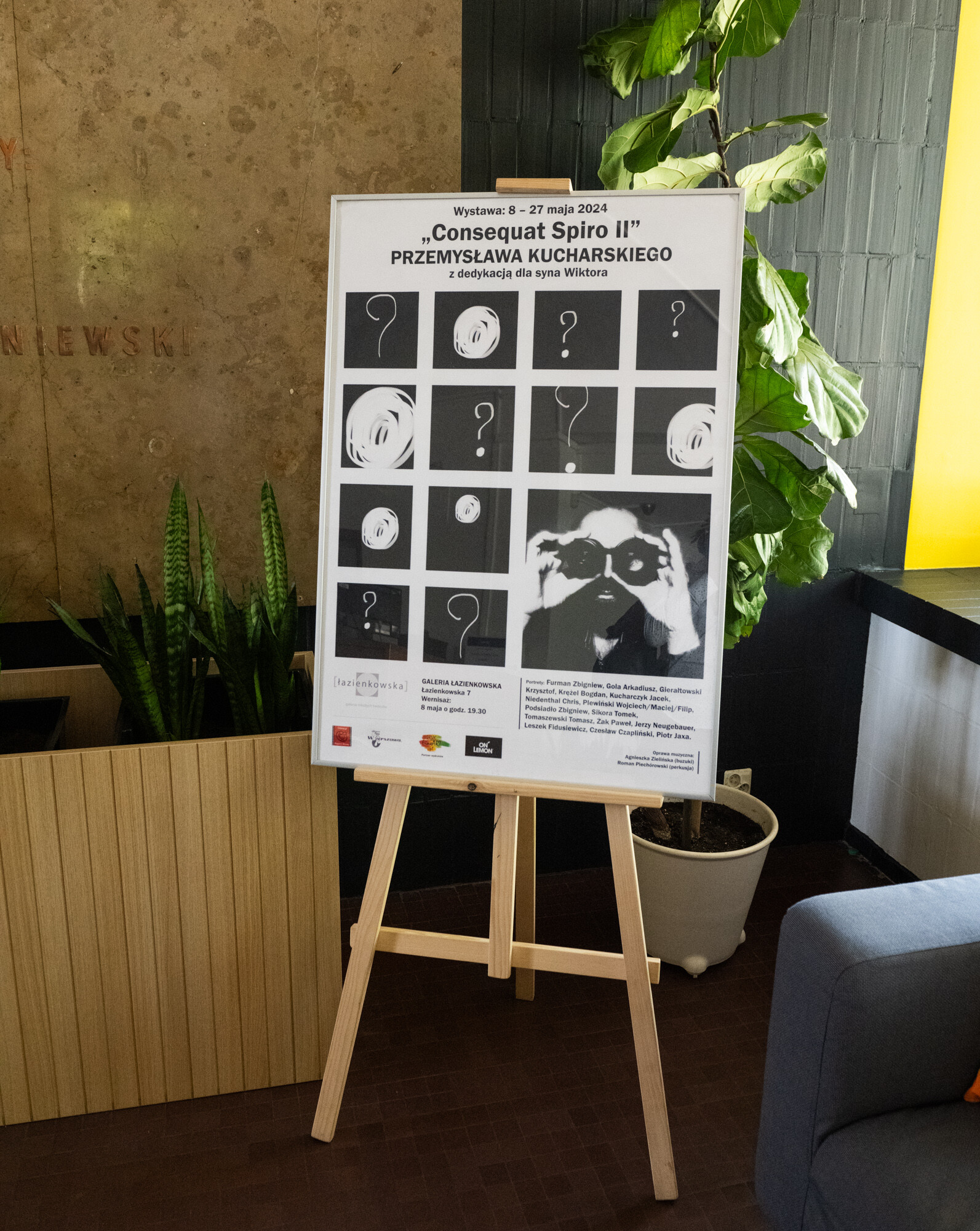 Wystawa "Consequat Spiro II" Przemysława Kucharskiego w Galerii Łazienkowskiej Wystawa "Consequat Spiro II" Przemysława Kucharskiego w Galerii Łazienkowskiej maj 2024 rok, praca drukowana w pracowni drukfineart