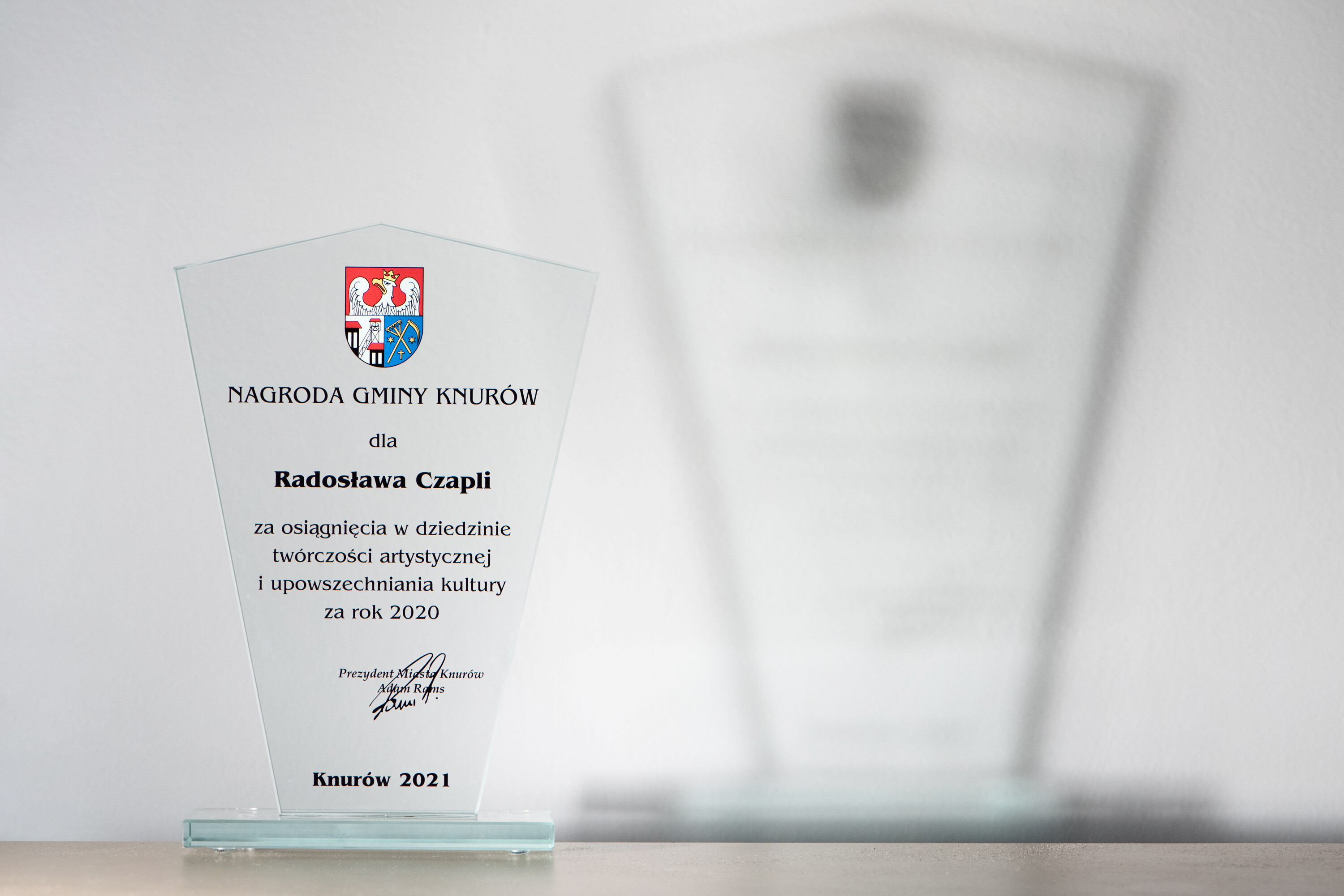 Nagroda Gminy Knurów za osiągnięcia w dziedzinie twórczości artystycznej i upowszechniania kultury dla Radosław Czapla fotografia i druk 2021 Nagroda Gminy Knurów za osiągnięcia w dziedzinie twórczości artystycznej i upowszechniania kultury za rok 2020 dla Radosław Czapla fotografia i druk 2021. Śląsk, Knurów, Fotograf Radosław Czapla. druk Radosław Czapla, kalibracja, warsztaty, szkolenia, FineArt