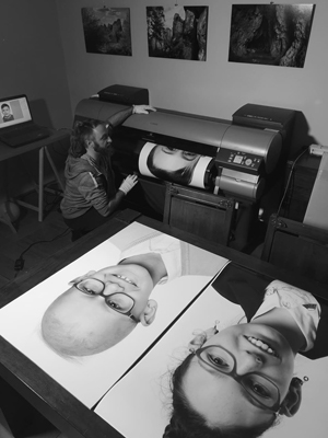 Radosław Czapla druk wystawy Bohaterowie 2020 Radosław Czapla druk wystawy bohaterowie w Knurowie na Śląsku. Gram Kibicuję Pomagam, Centrum Kultury, Dom Kultury Szczygłowice. Współpraca Radosław Czapla, Jacek Gram i Asia Świdrak.